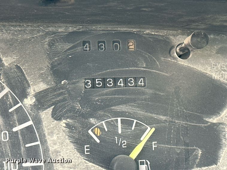 image for item NP9608 1997 Pontiac Bonneville SE