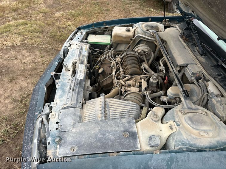 image for item NP9608 1997 Pontiac Bonneville SE