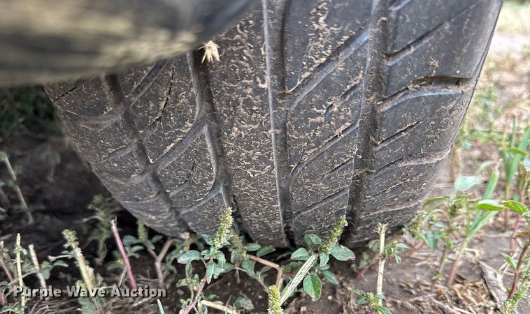 image for item NP9608 1997 Pontiac Bonneville SE