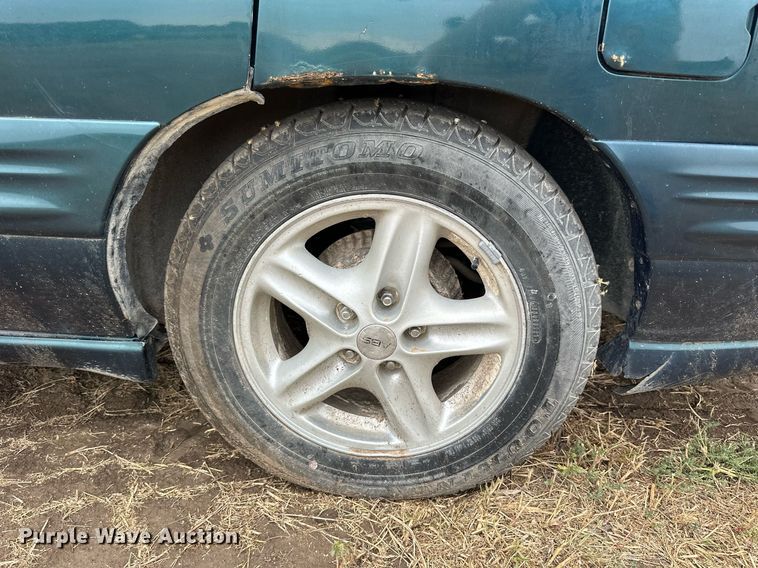 image for item NP9608 1997 Pontiac Bonneville SE