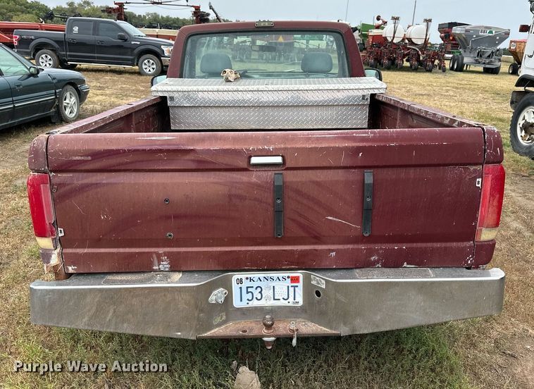 image for item NP9609 1992 Ford F150 XLT  pickup truck