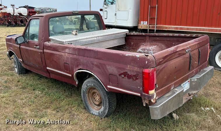 image for item NP9609 1992 Ford F150 XLT  pickup truck