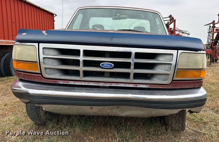 image for item NP9609 1992 Ford F150 XLT  pickup truck