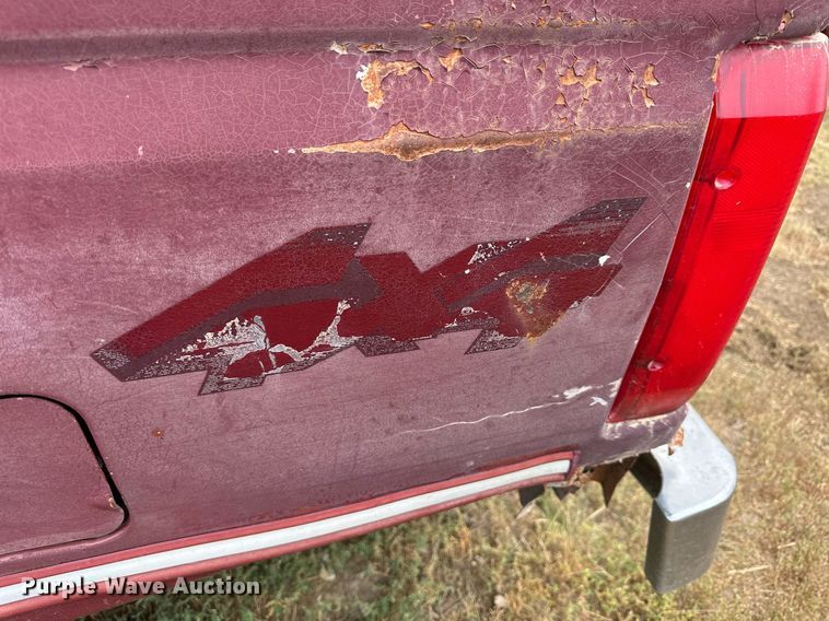 image for item NP9609 1992 Ford F150 XLT  pickup truck