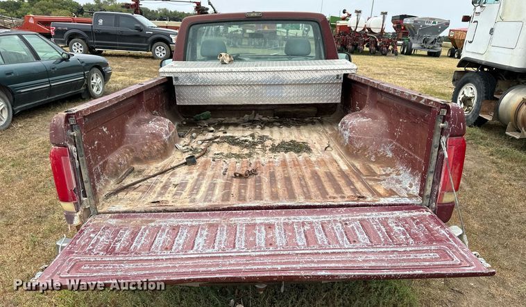 image for item NP9609 1992 Ford F150 XLT  pickup truck