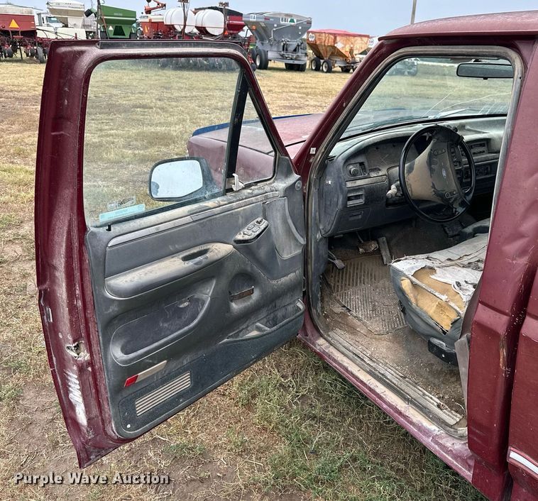 image for item NP9609 1992 Ford F150 XLT  pickup truck