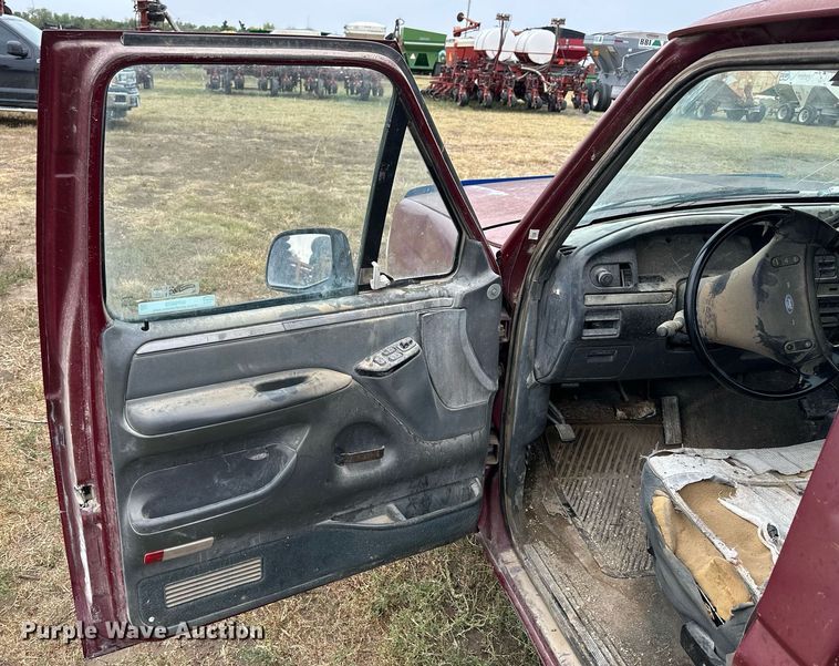 image for item NP9609 1992 Ford F150 XLT  pickup truck