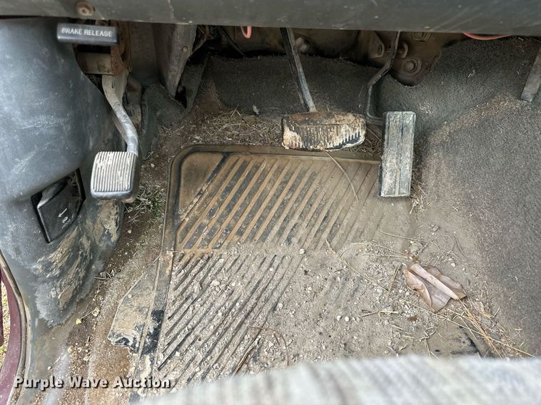 image for item NP9609 1992 Ford F150 XLT  pickup truck