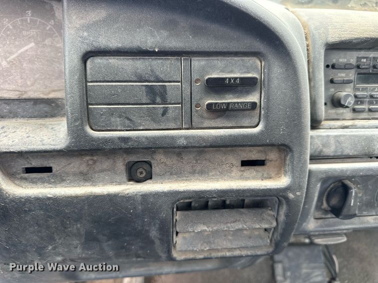 image for item NP9609 1992 Ford F150 XLT  pickup truck