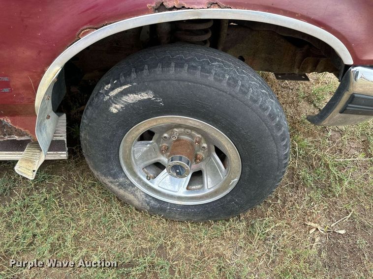 image for item NP9609 1992 Ford F150 XLT  pickup truck