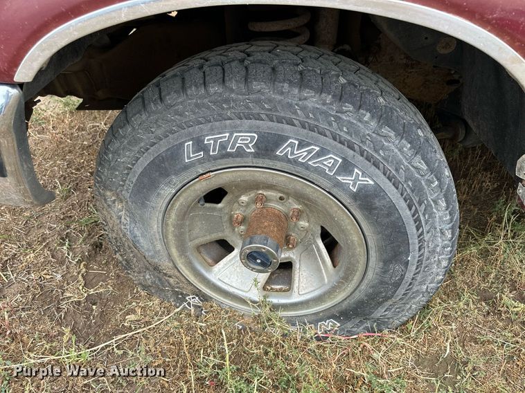 image for item NP9609 1992 Ford F150 XLT  pickup truck