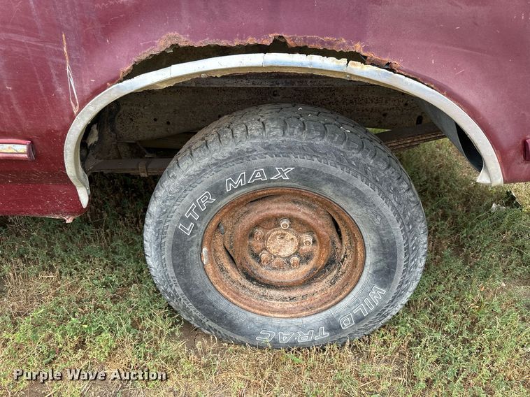 image for item NP9609 1992 Ford F150 XLT  pickup truck