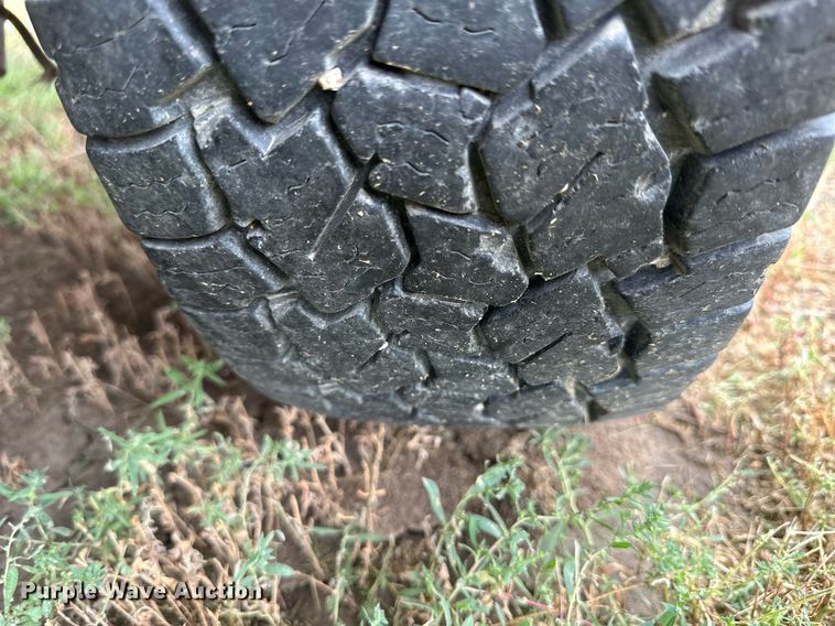 image for item NP9609 1992 Ford F150 XLT  pickup truck