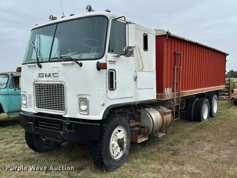 image for item NP9611 1974 Chevrolet Astro 95  grain truck