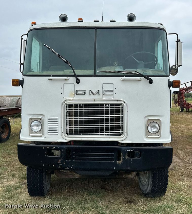 image for item NP9611 1974 Chevrolet Astro 95  grain truck