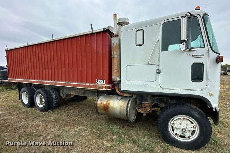 image for item NP9611 1974 Chevrolet Astro 95  grain truck