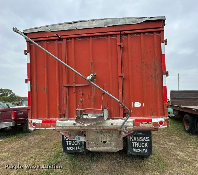 image for item NP9611 1974 Chevrolet Astro 95  grain truck