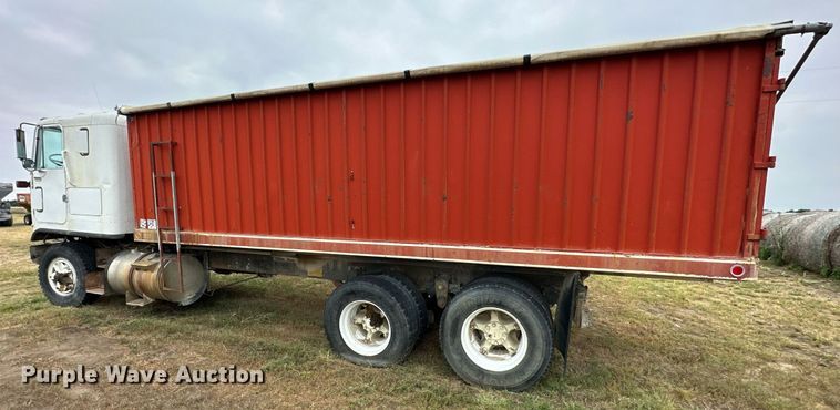 image for item NP9611 1974 Chevrolet Astro 95  grain truck