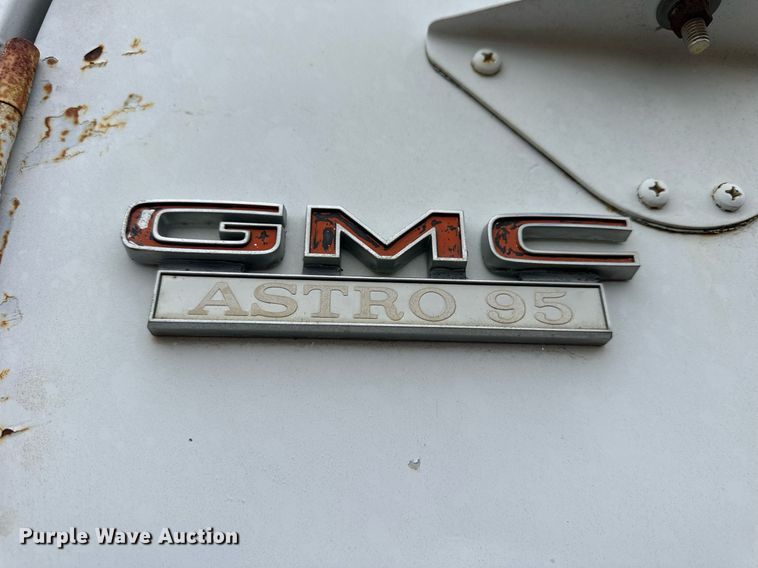 image for item NP9611 1974 Chevrolet Astro 95  grain truck