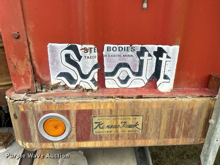 image for item NP9611 1974 Chevrolet Astro 95  grain truck