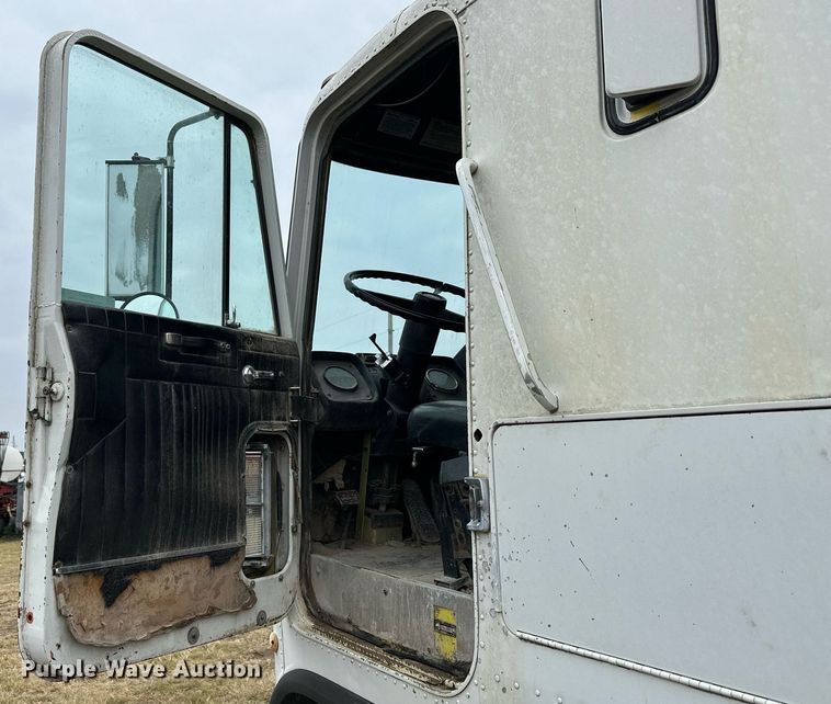 image for item NP9611 1974 Chevrolet Astro 95  grain truck