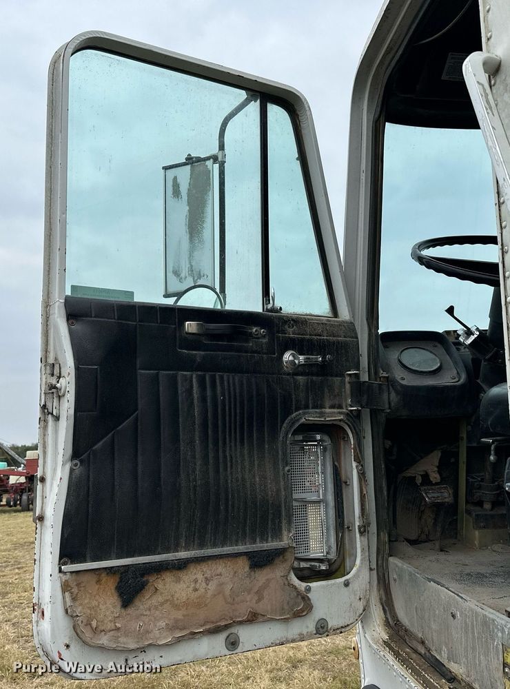 image for item NP9611 1974 Chevrolet Astro 95  grain truck