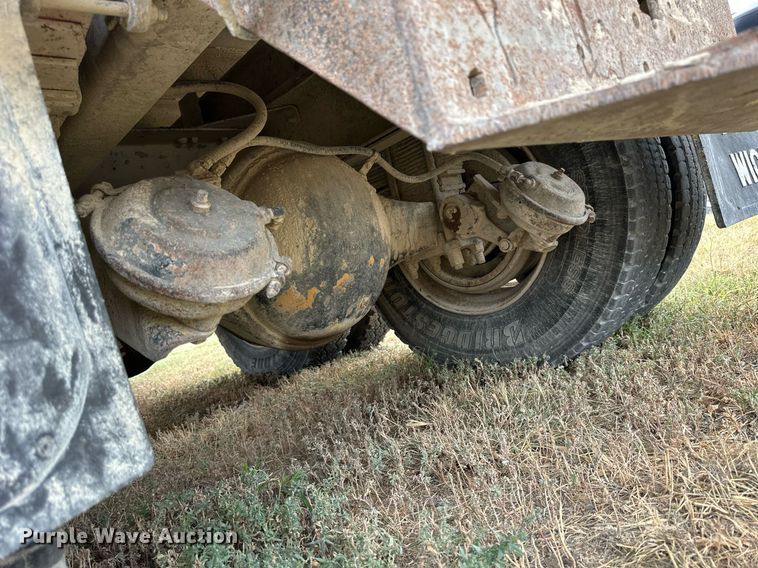 image for item NP9611 1974 Chevrolet Astro 95  grain truck