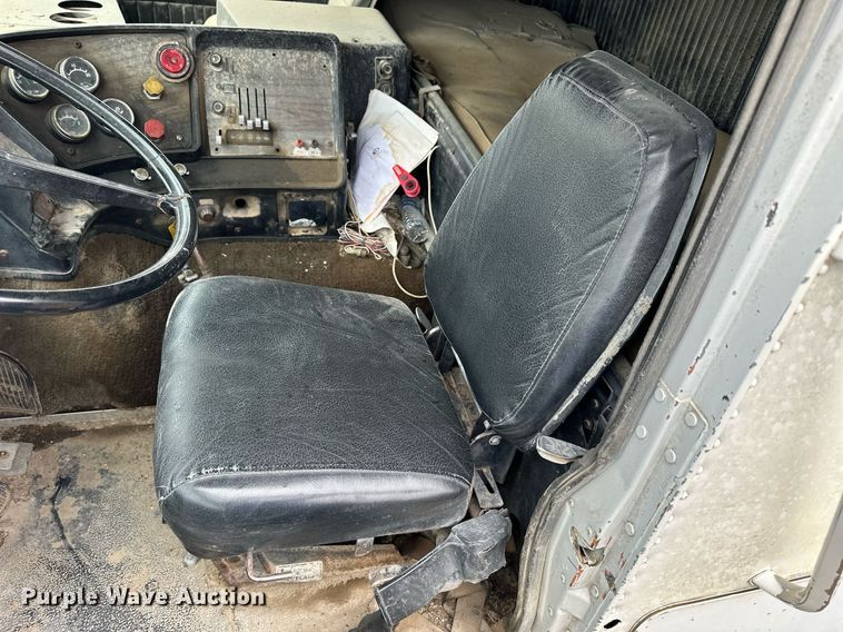 image for item NP9611 1974 Chevrolet Astro 95  grain truck