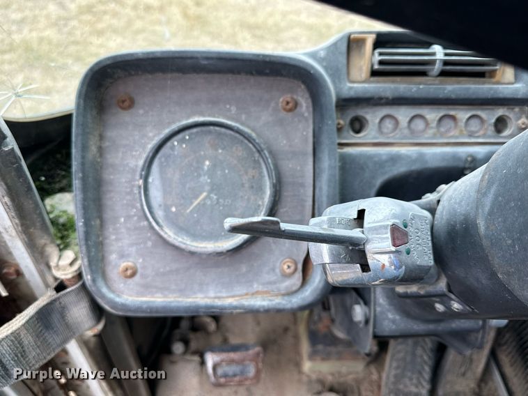 image for item NP9611 1974 Chevrolet Astro 95  grain truck