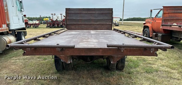 image for item NP9612 1964 Ford F600  flatbed truck