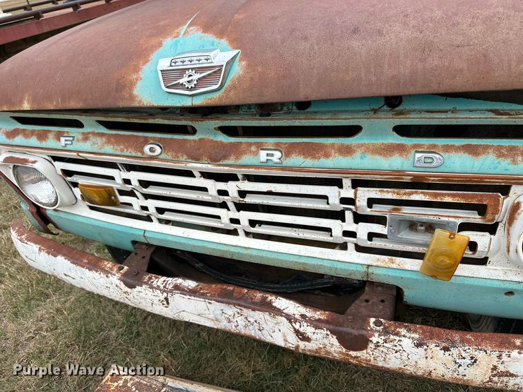 image for item NP9612 1964 Ford F600  flatbed truck