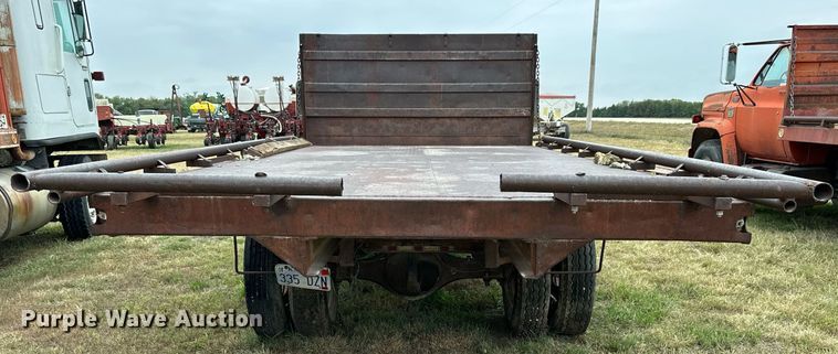 image for item NP9612 1964 Ford F600  flatbed truck