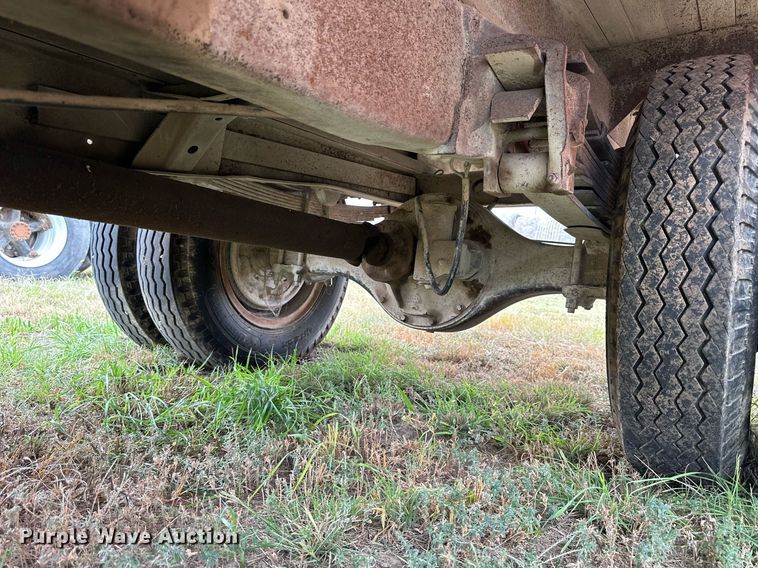 image for item NP9612 1964 Ford F600  flatbed truck