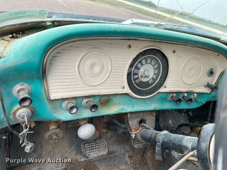 image for item NP9612 1964 Ford F600  flatbed truck