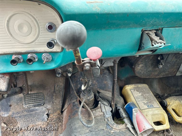 image for item NP9612 1964 Ford F600  flatbed truck