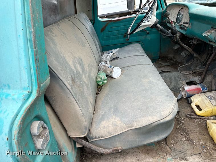 image for item NP9612 1964 Ford F600  flatbed truck