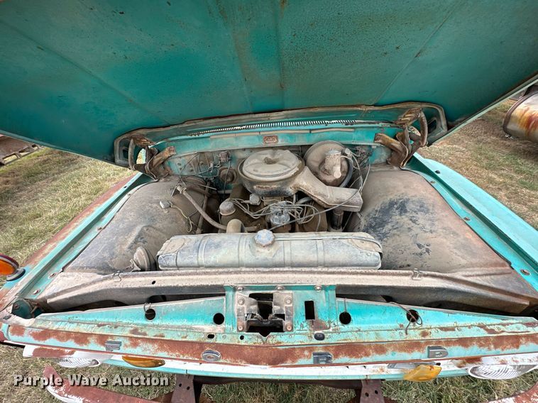 image for item NP9612 1964 Ford F600  flatbed truck