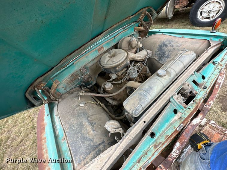 image for item NP9612 1964 Ford F600  flatbed truck