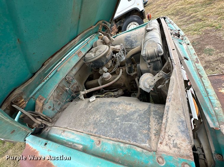 image for item NP9612 1964 Ford F600  flatbed truck