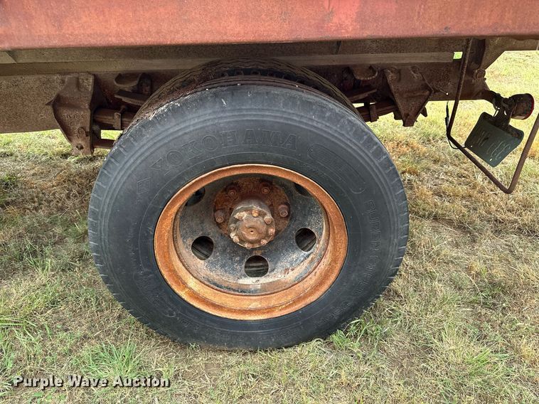 image for item NP9612 1964 Ford F600  flatbed truck