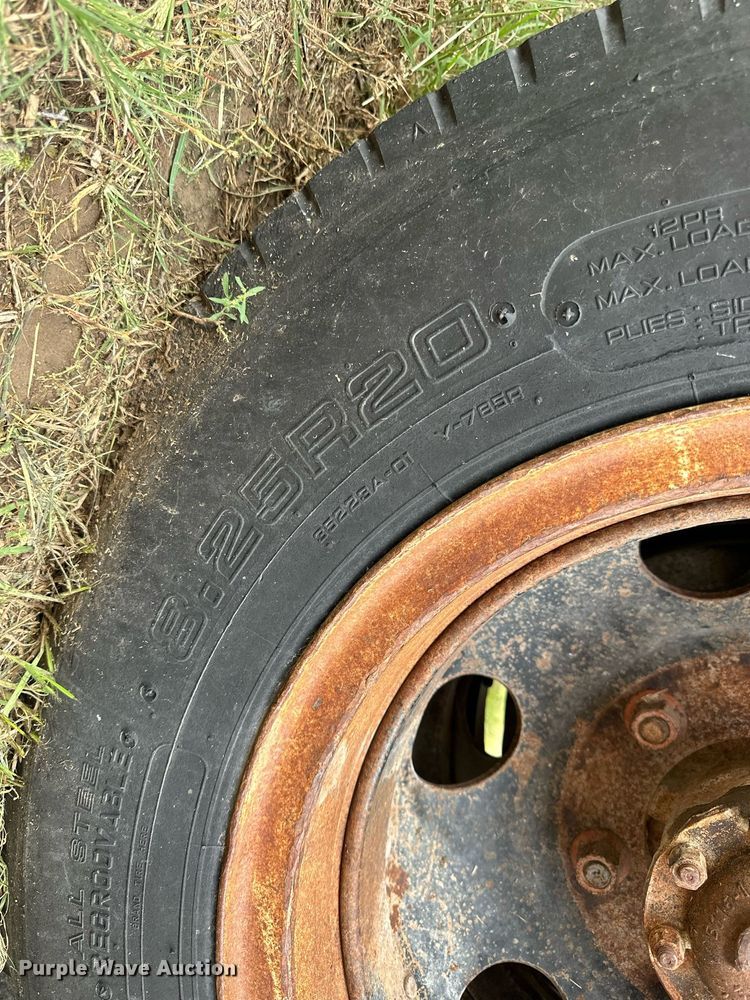 image for item NP9612 1964 Ford F600  flatbed truck