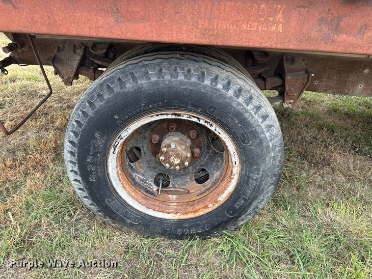 image for item NP9612 1964 Ford F600  flatbed truck