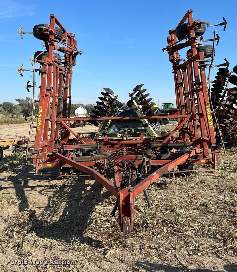 image for item NP9621 Sunflower 5531-34  field cultivator