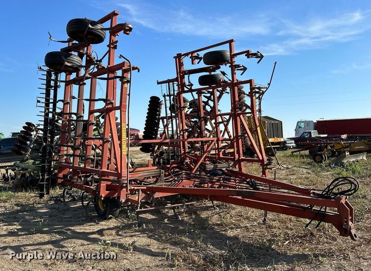 image for item NP9621 Sunflower 5531-34  field cultivator