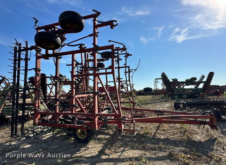 image for item NP9621 Sunflower 5531-34  field cultivator