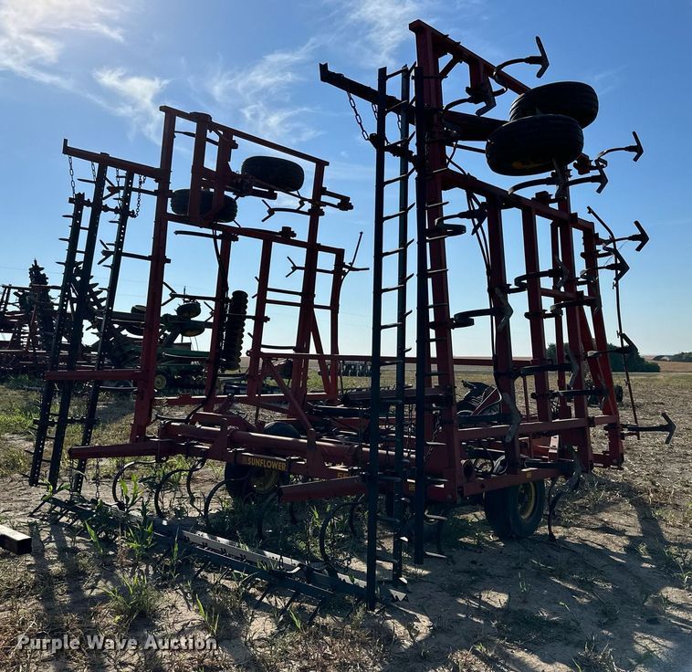 image for item NP9621 Sunflower 5531-34  field cultivator