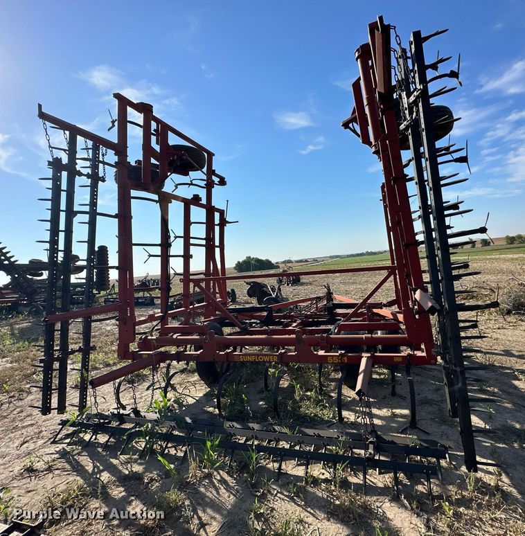 image for item NP9621 Sunflower 5531-34  field cultivator
