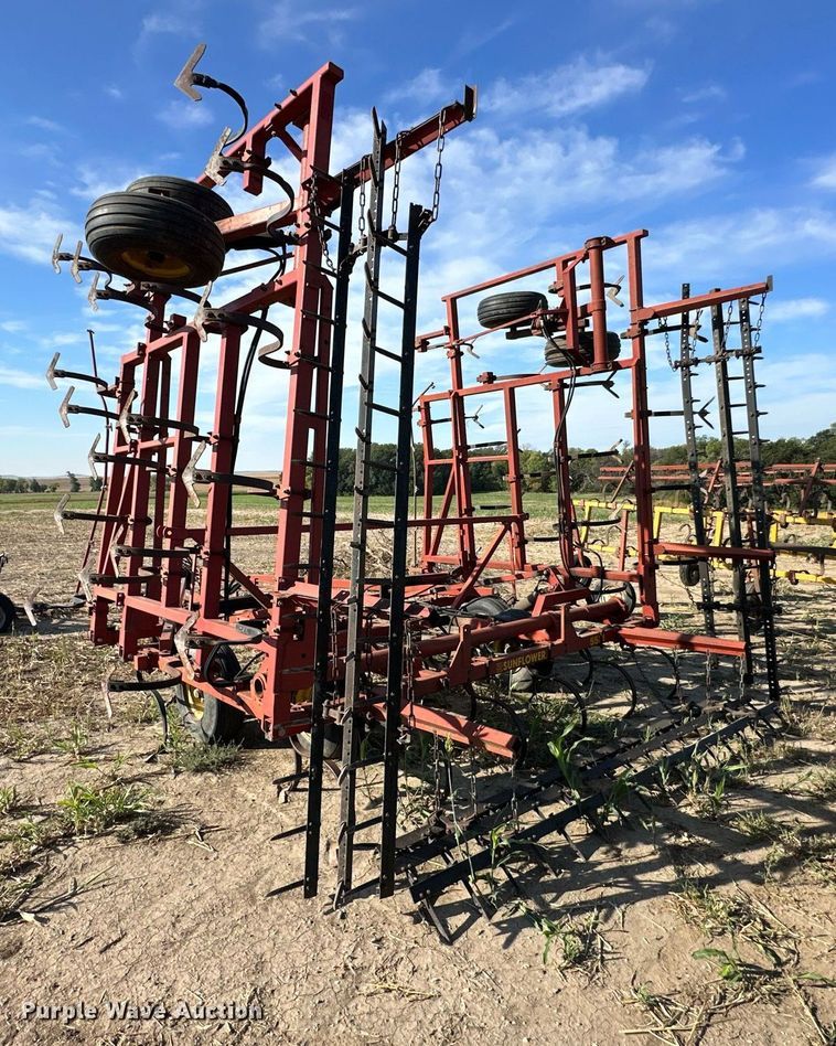 image for item NP9621 Sunflower 5531-34  field cultivator