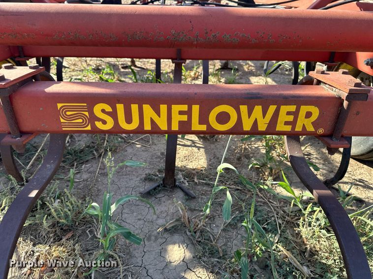 image for item NP9621 Sunflower 5531-34  field cultivator