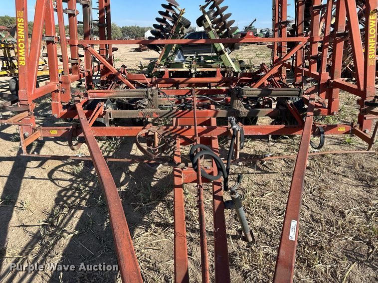 image for item NP9621 Sunflower 5531-34  field cultivator